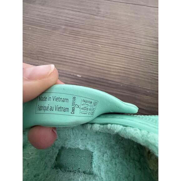 Crocs Mint Green Lined Size Junior 2 Clogs Kids - Picture 6 of 6